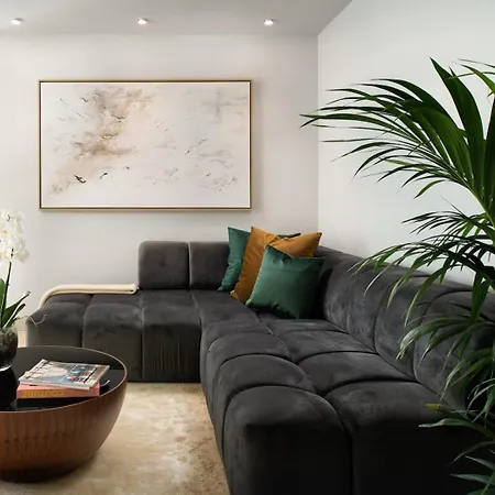 Paseo Marbella 3 Bedrooms Apartment *
